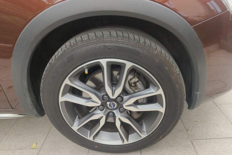 Used Volvo V60 2017 Cross Country T5 AWD China V Standard Right Front Wheel Hub