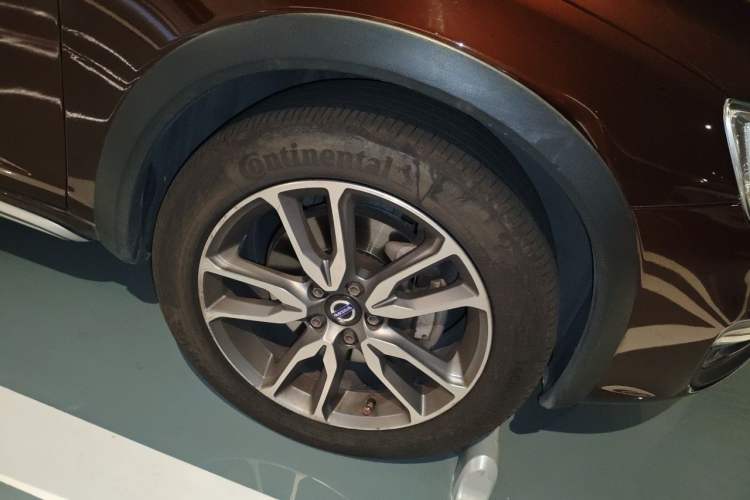 Used Volvo V60 2017 Cross Country T5 AWD China V Standard Right Front Wheel Hub