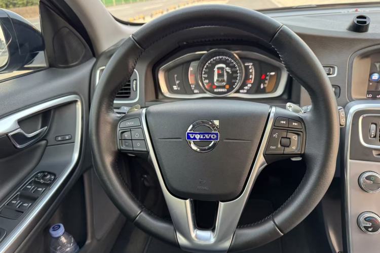 Used Volvo V60 2017 Cross Country T5 AWD China V Standard Steering Wheel