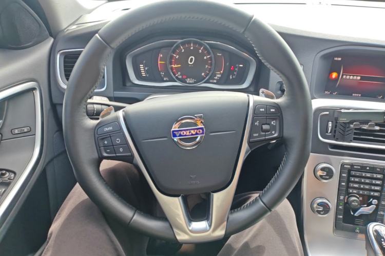 Used Volvo V60 2017 Cross Country T5 AWD China V Standard Steering Wheel