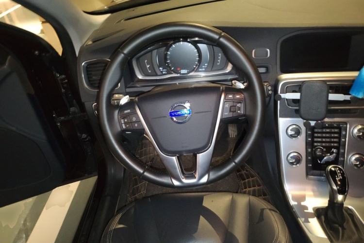Used Volvo V60 2017 Cross Country T5 AWD China V Standard Steering Wheel