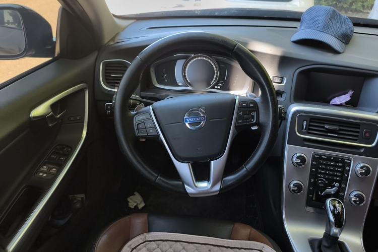 Used Volvo V60 2017 Cross Country T5 AWD China V Standard Steering Wheel