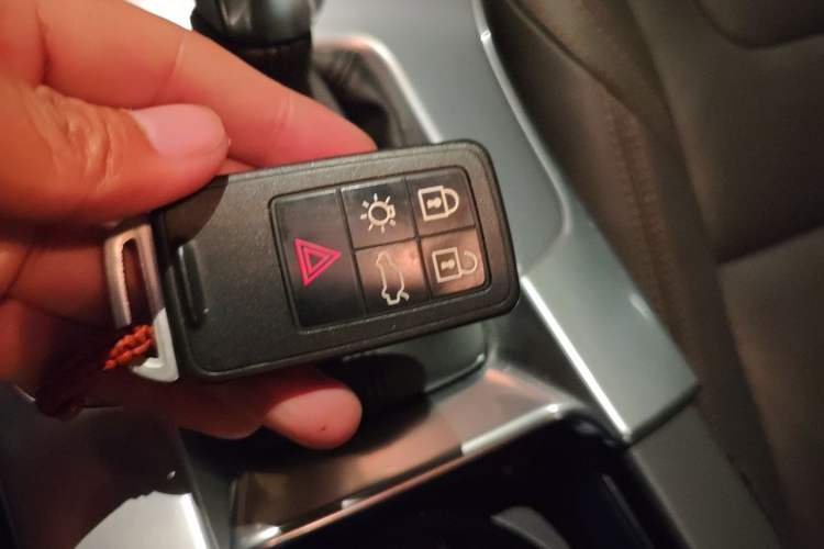 Used Volvo V60 2017 Cross Country T5 AWD China V Standard Vehicle Key