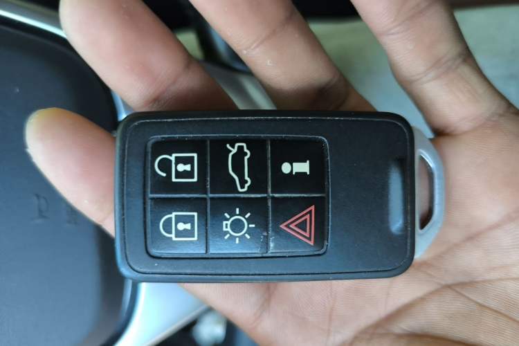 Used Volvo V60 2017 Cross Country T5 AWD China V Standard Vehicle Key