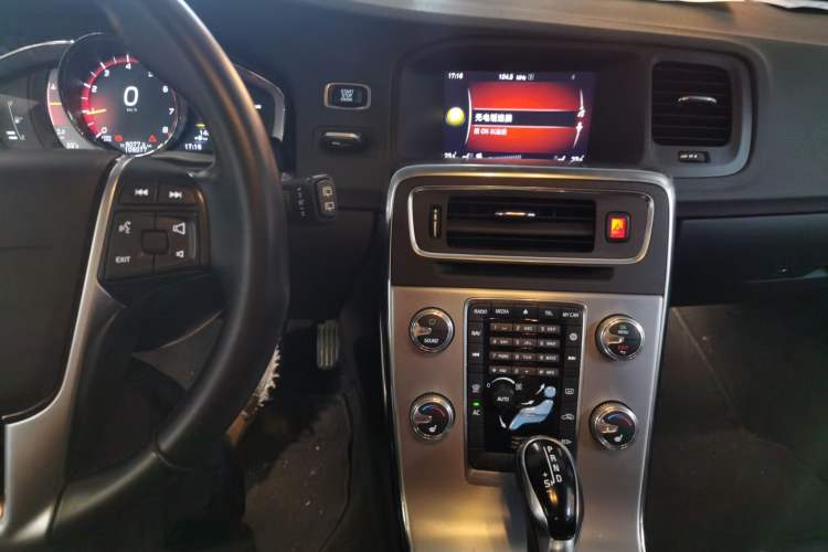 Used Volvo V60 2017 T5 Zhiyi Edition China V Standard Audio And AC Panel
