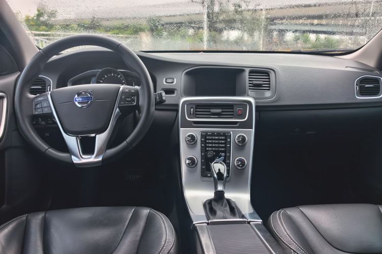 Used Volvo V60 2017 T5 Zhiya Edition China V Standard Center Console