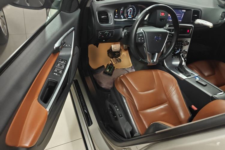 Used Volvo V60 2017 T5 Zhiya Edition China V Standard Driver Seat