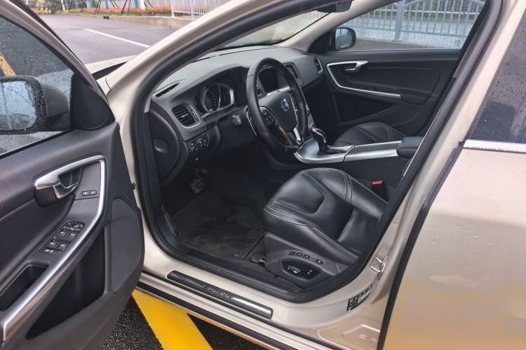 Used Volvo V60 2017 T5 Zhiya Edition China V Standard Driver Seat