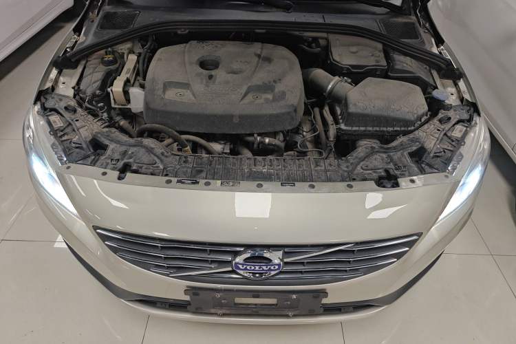 Used Volvo V60 2017 T5 Zhiya Edition China V Standard Engine Bay
