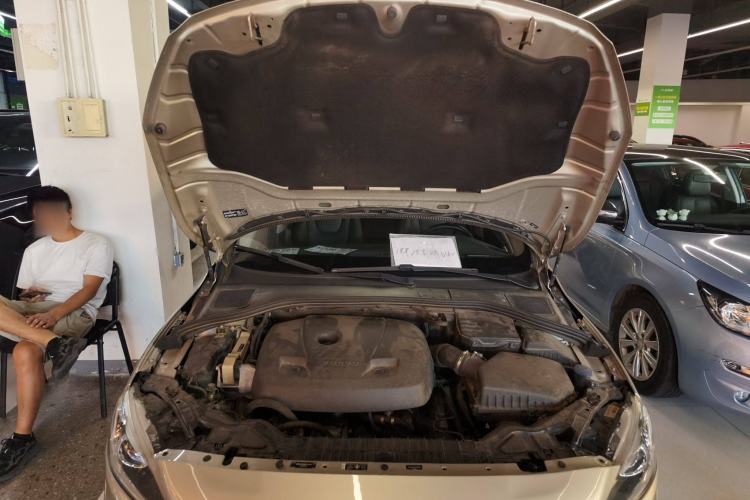Used Volvo V60 2017 T5 Zhiyi Edition China V Standard Engine Bay