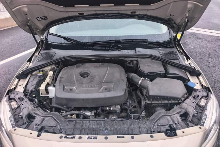 Used Volvo V60 2017 T5 Zhiya Edition China V Standard Engine Bay