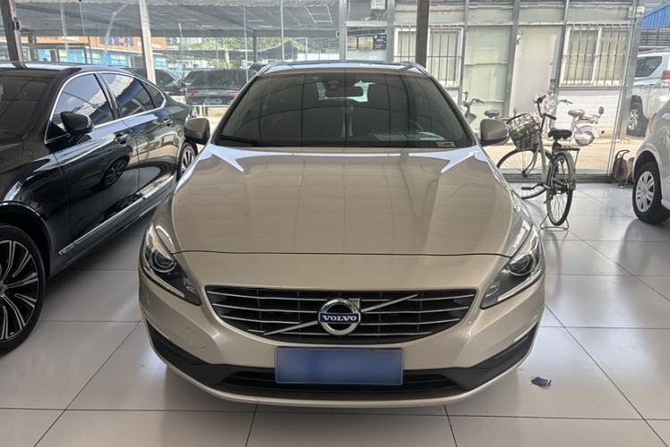 Used Volvo V60 2017 T4 Smart Edition China V Standard Exterior 1