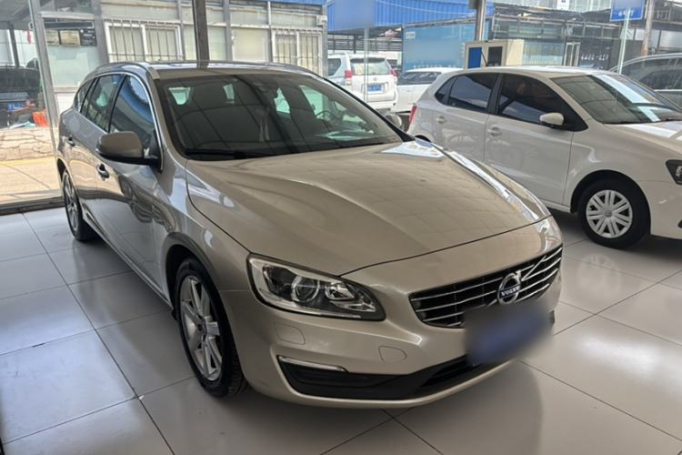 Used Volvo V60 2017 T4 Smart Edition China V Standard Exterior 2