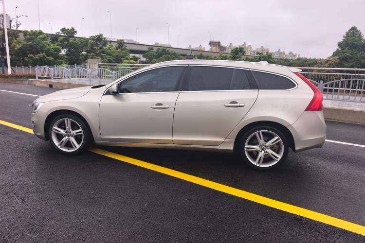 Used Volvo V60 2017 T5 Zhiya Edition China V Standard Exterior 2