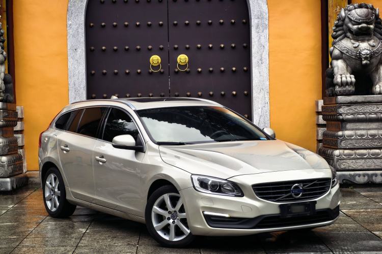 Used Volvo V60 2017 T4 Smart Edition China V Standard Exterior 3