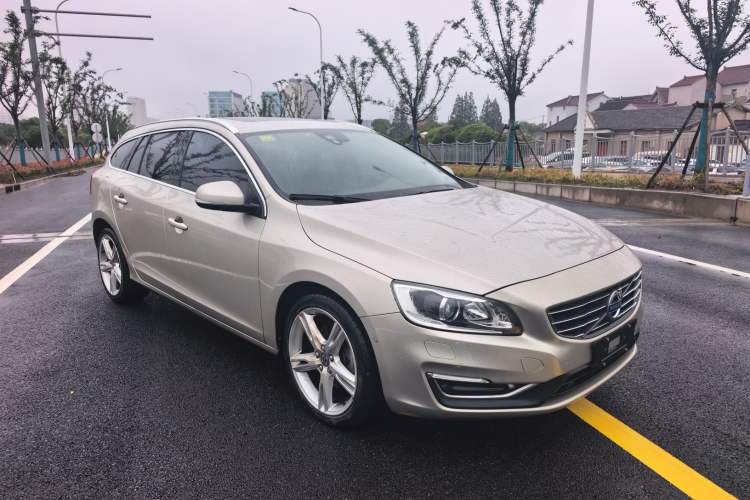 Used Volvo V60 2017 T5 Zhiya Edition China V Standard Exterior 3