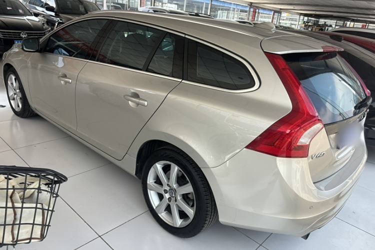Used Volvo V60 2017 T4 Smart Edition China V Standard Exterior 4