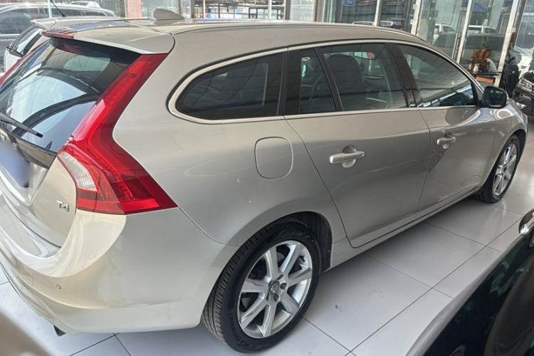 Used Volvo V60 2017 T4 Smart Edition China V Standard Exterior 5