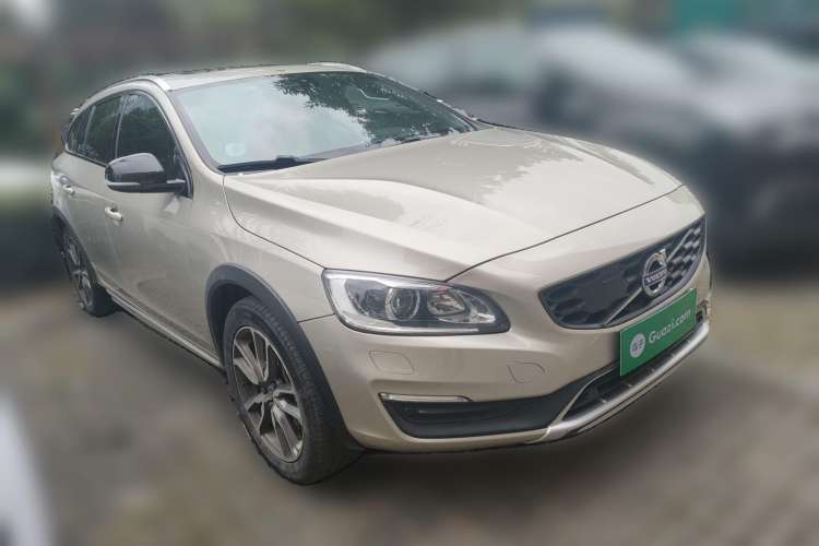 Used Volvo V60 2017 Cross Country T5 AWD China V Standard Front Right 45 Deg