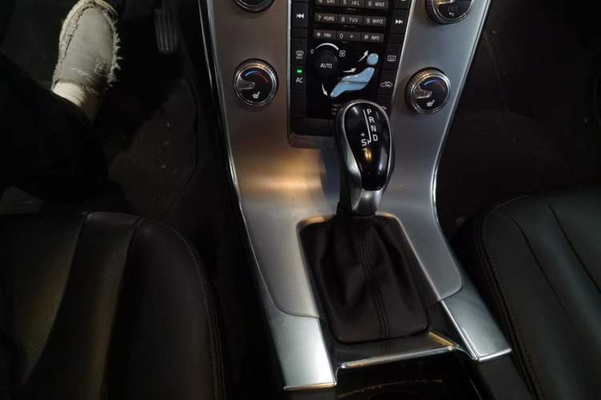 Used Volvo V60 2017 T5 Zhiyi Edition China V Standard Gear Lever