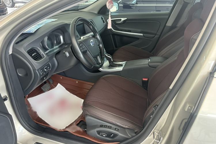 Used Volvo V60 2017 T4 Smart Edition China V Standard Interior 2