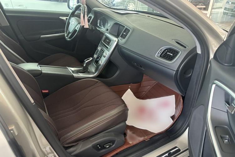 Used Volvo V60 2017 T4 Smart Edition China V Standard Interior 5