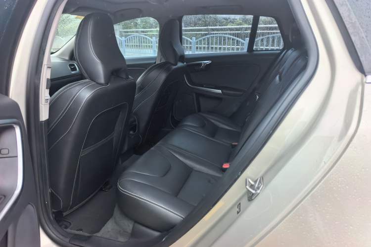 Used Volvo V60 2017 T5 Zhiya Edition China V Standard Left Rear Seat