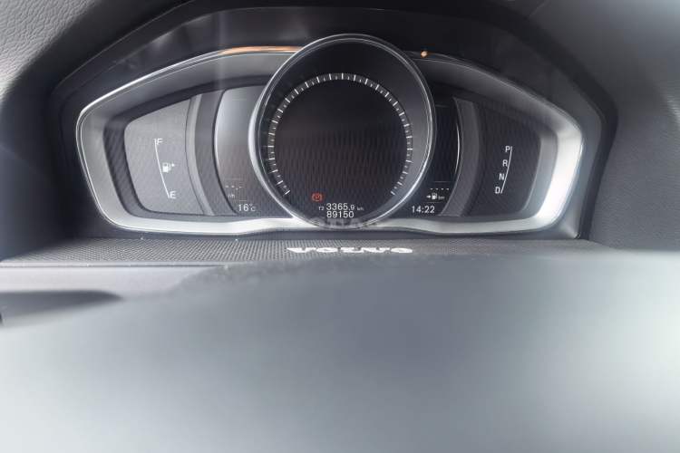 Used Volvo V60 2017 T4 Smart Edition China V Standard Odometer Close Up