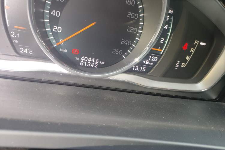 Used Volvo V60 2017 Cross Country T5 AWD China V Standard Odometer Close Up