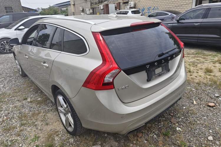 Used Volvo V60 2017 T5 Zhiya Edition China V Standard Rear Left 45 Deg