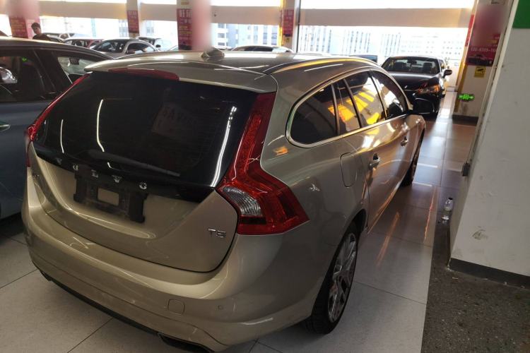 Used Volvo V60 2017 T5 Zhiyi Edition China V Standard Rear Right 45 Deg