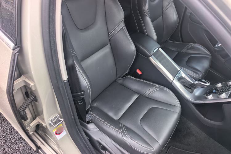 Used Volvo V60 2017 T5 Zhiya Edition China V Standard Right Front Seat