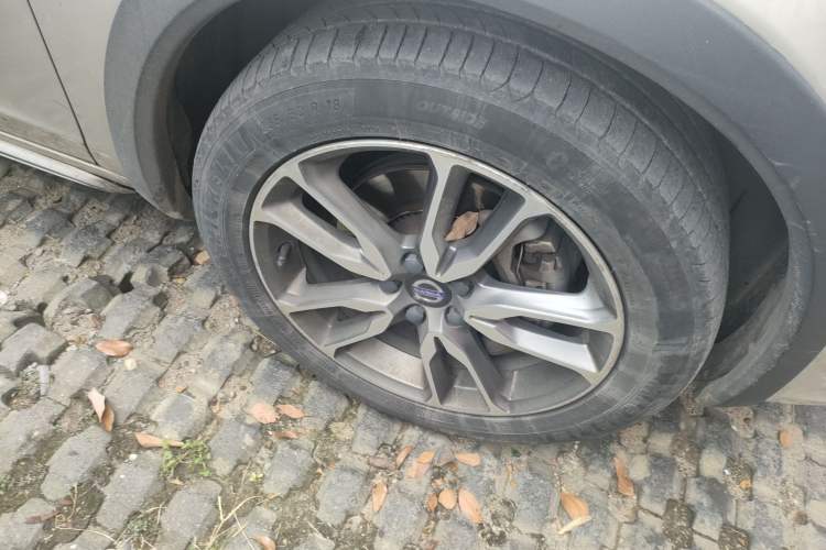 Used Volvo V60 2017 Cross Country T5 AWD China V Standard Right Front Wheel Hub