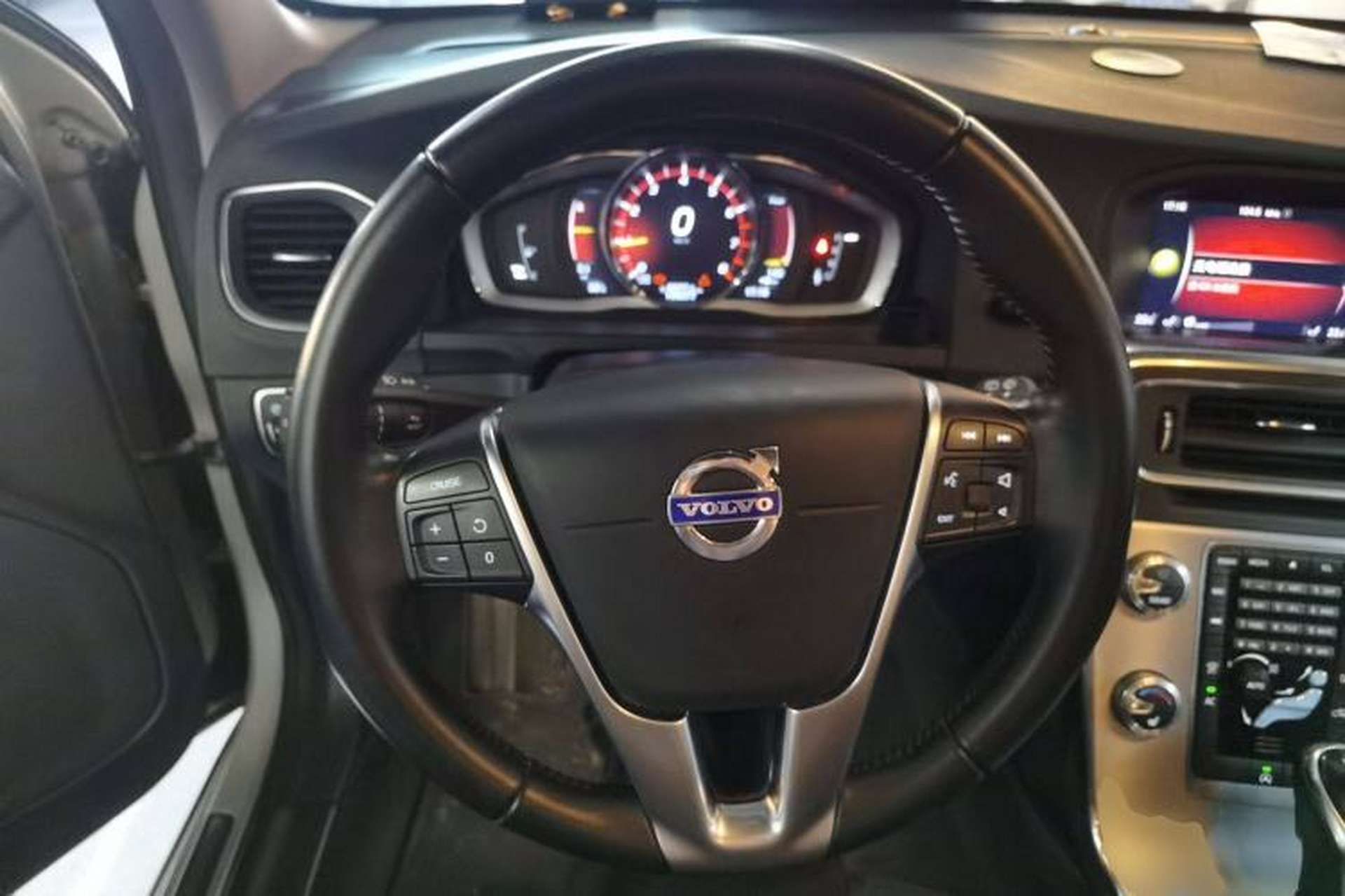 Used Volvo V60 2017 T5 Zhiyi Edition China V Standard Steering Wheel
