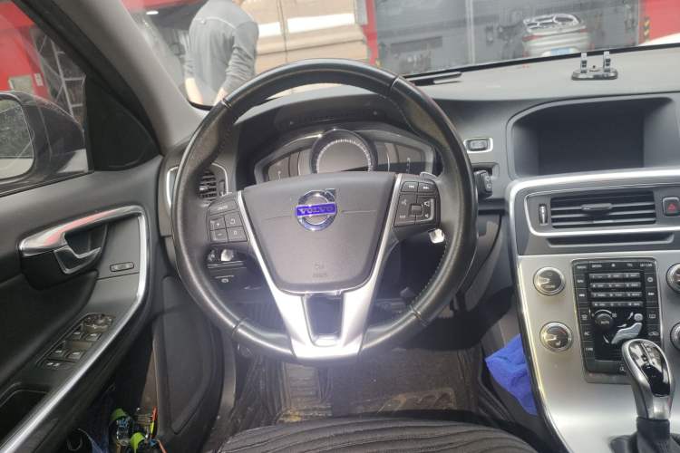 Used Volvo V60 2017 Cross Country T5 AWD China V Standard Steering Wheel
