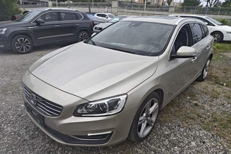 Used Volvo V60 2017 T5 Zhiya Edition China V Standard Guazi used car, China used car export, Used car for sale, Used cars, Cheapest cars for sale