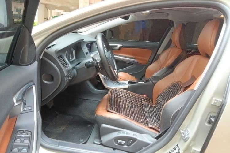 Used Volvo V60 2017 T5 Zhiya Edition China V Standard Driver Seat