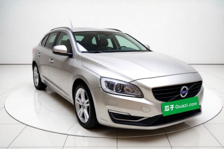Used Volvo V60 2017 T5 Zhiya Edition China V Standard Front Right 45 Deg