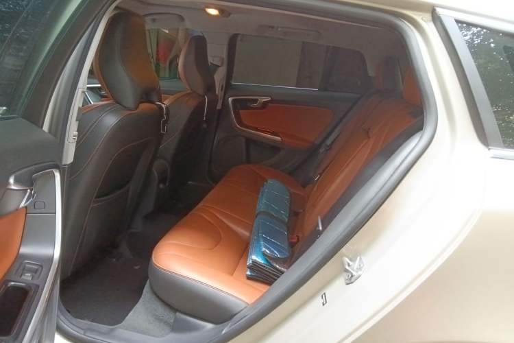 Used Volvo V60 2017 T5 Zhiya Edition China V Standard Left Rear Seat