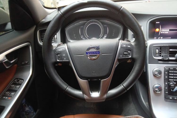 Used Volvo V60 2017 T5 Zhiya Edition China V Standard Steering Wheel