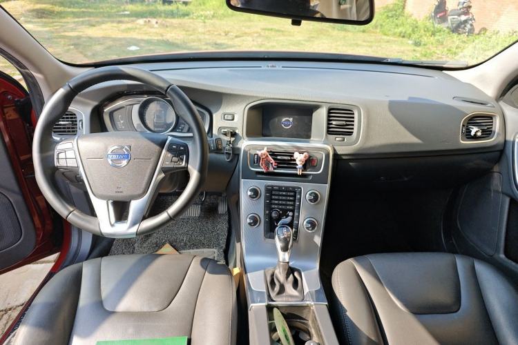 Used Volvo V60 2017 T5 Zhiyi Edition China VI Center Console