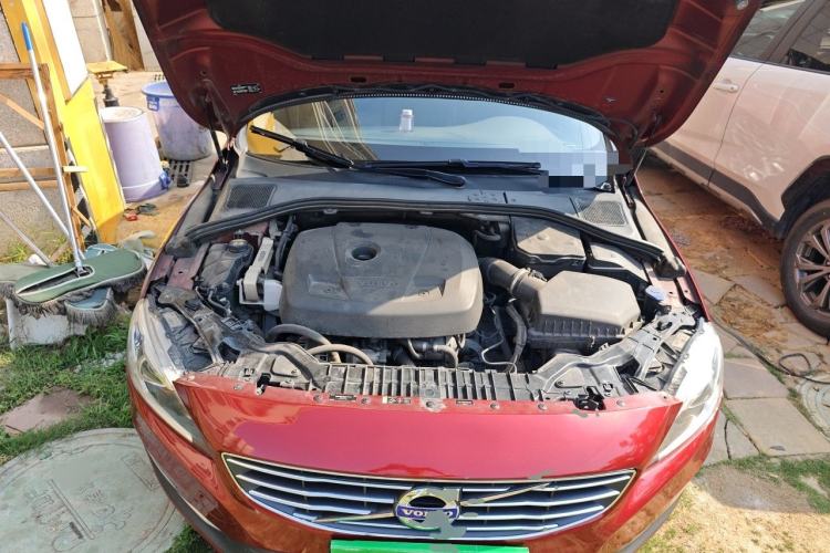 Used Volvo V60 2017 T5 Zhiyi Edition China VI Engine Bay