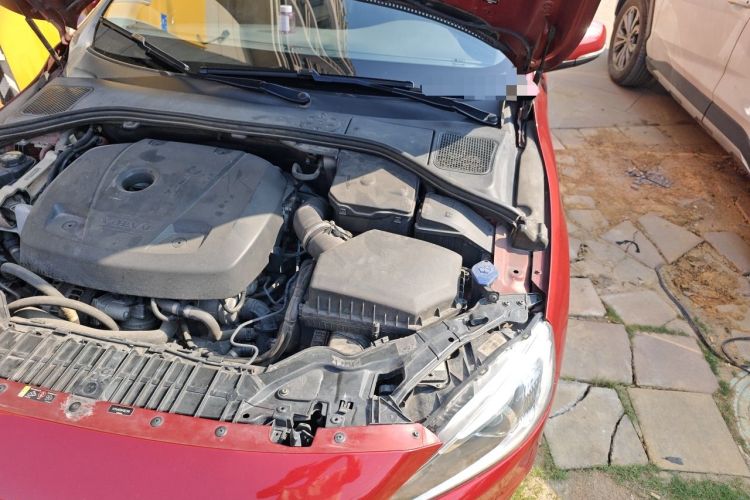 Used Volvo V60 2017 T5 Zhiyi Edition China VI Engine Bay Left