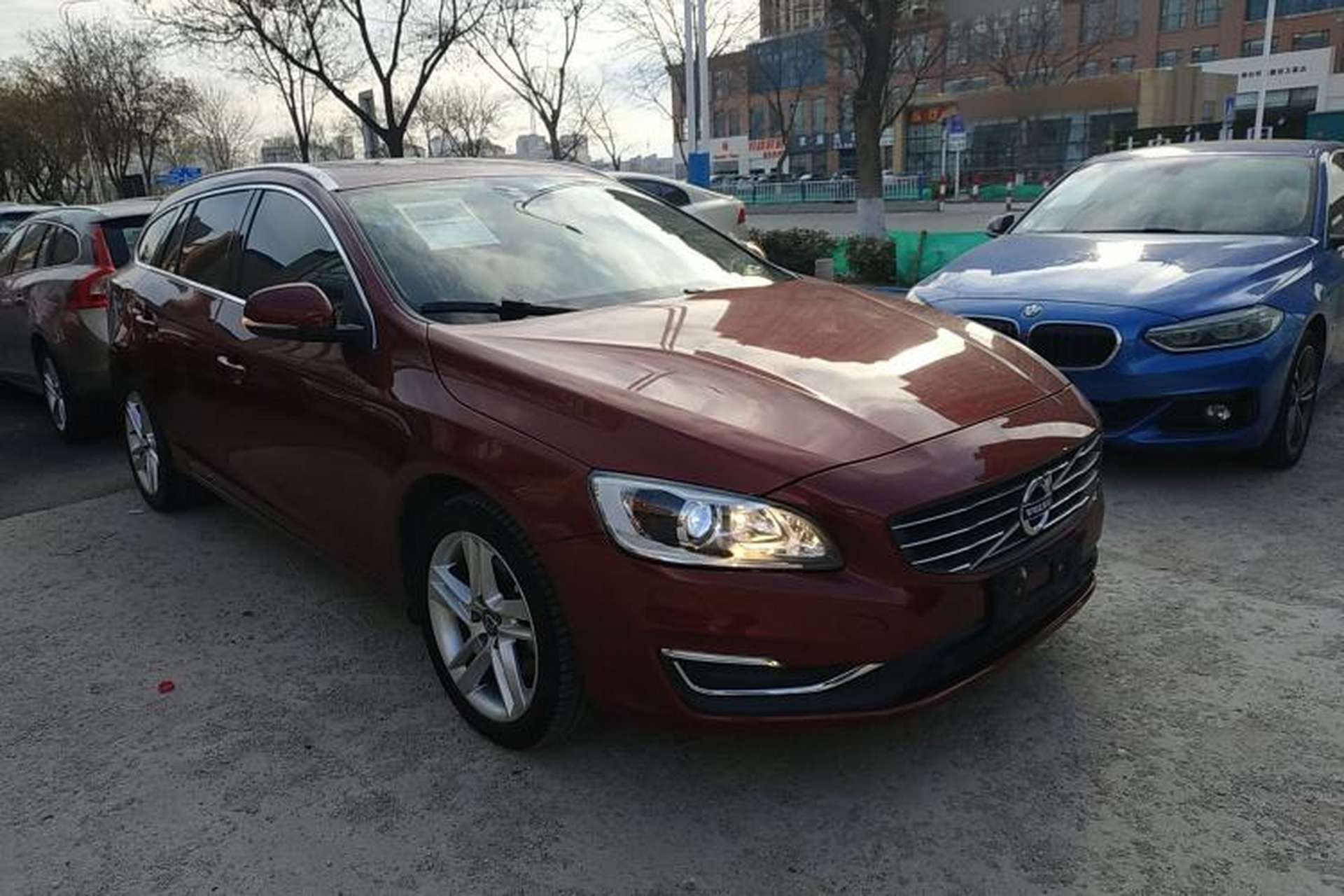 Used Volvo V60 2017 T5 Zhiya Edition China V Standard Front Right 45 Deg