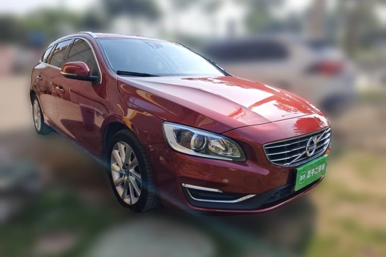 Used Volvo V60 2017 T5 Zhiyi Edition China VI Front Right 45 Deg