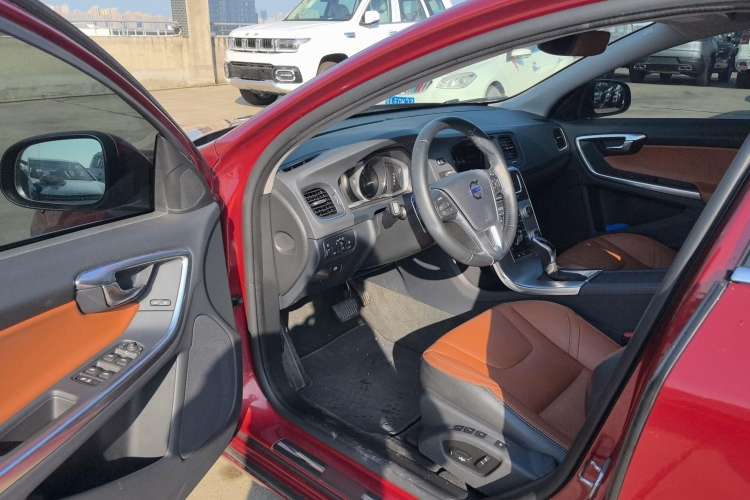 Used Volvo V60 2017 T5 Zhiya Edition China V Standard Interior 2