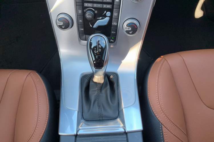 Used Volvo V60 2017 T5 Zhiya Edition China V Standard Interior 6