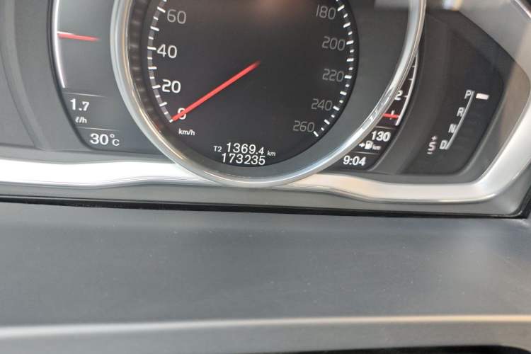 Used Volvo V60 2017 T5 Zhiyi Edition China VI Odometer Close Up