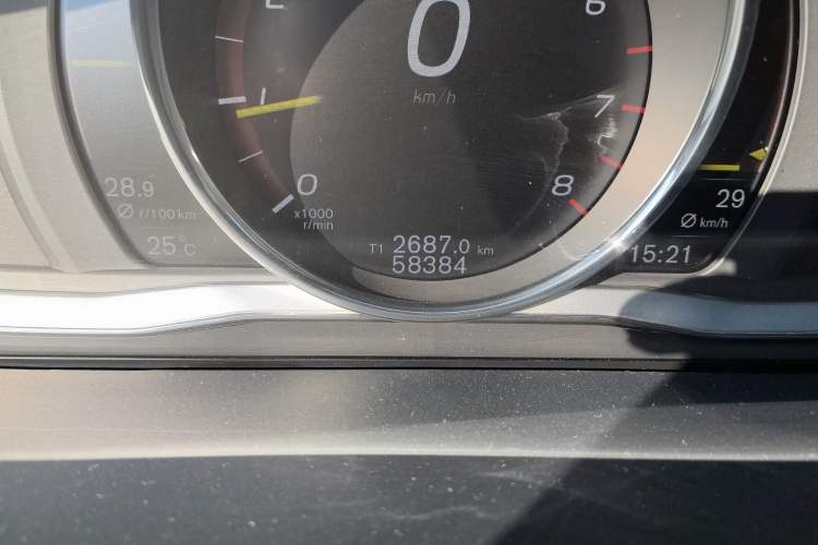 Used Volvo V60 2017 T5 Zhiya Edition China V Standard Odometer Close Up