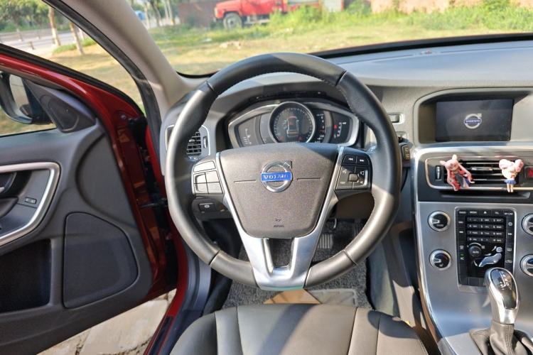 Used Volvo V60 2017 T5 Zhiyi Edition China VI Steering Wheel